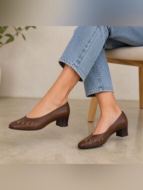 Oswald Made in Austria Brown Leather Embroidered Block Heel Pumps 6.5 Vintage